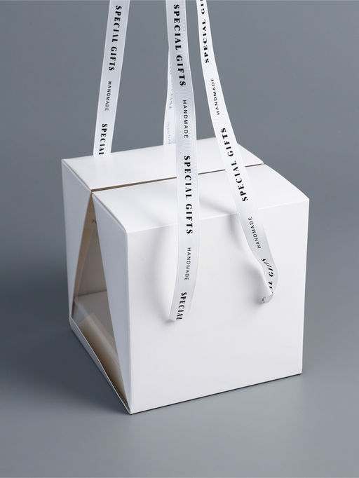 Коробка под бенто - торт с ленточками, белая, 15.5×15.5×16 см