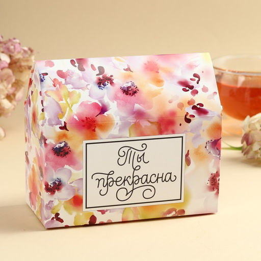 Подарочный набор 8 Марта: чай чёрный с клубникой 50 г., печенье с предсказаниями, конфеты с начинкой 100 г.