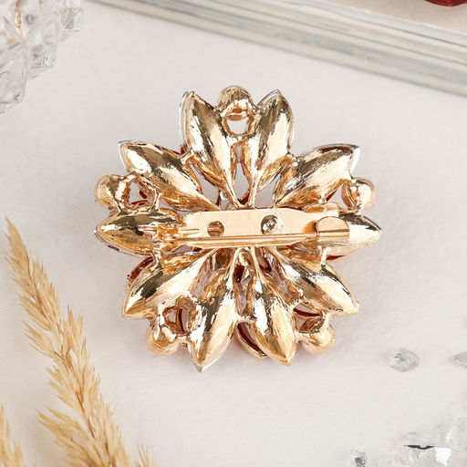 Брошь «Цветок», хризантемы, красная в золоте