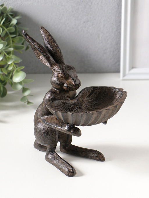 Сувенир чугун подставка, кормушка для птиц "Заяц с ракушкой" 14х11,5х16,5 см