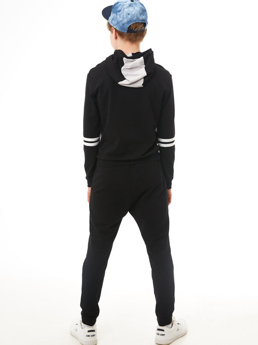 Костюм спортивный