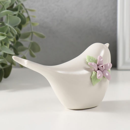 Фигурка керамика «Птичка белая с сиреневым цветком», 12.4×5×6.7 см