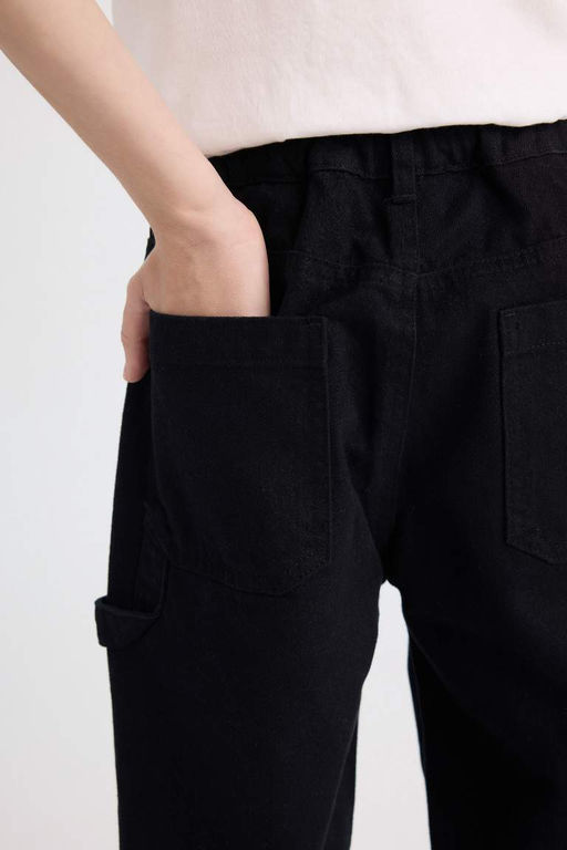 Базовые прямые черные брюки из габардина свободного покроя для мальчиков со стандартными штанинами и карманами-каргоми - Defacto фото 5