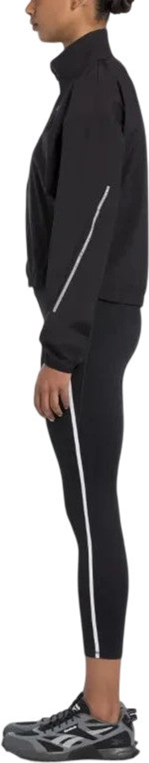 Ветровка женская