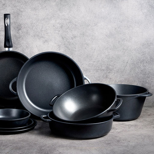 Кастрюля с антипригарным покрытием 10л, д32см "Классик", h16см, s0,4см, литые ручки, стеклянная крышка с пароотводом, форма "Классик волна", подарочная упаковка (Россия)