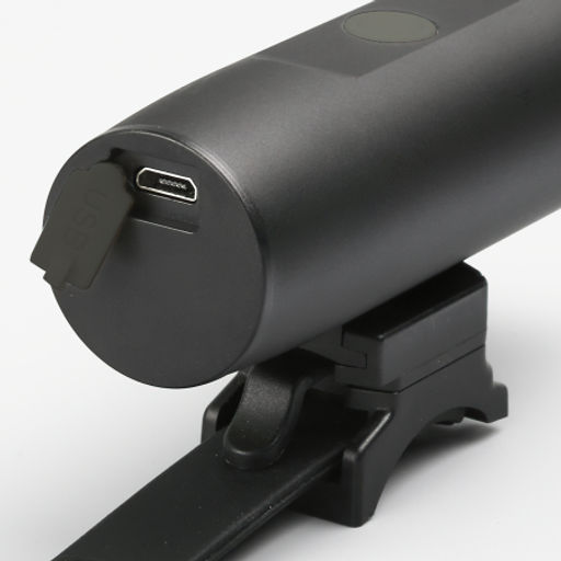 Фонарь передний COMIRON ROLL корпус: авиационный алюминий 6063, IPX6; свет: 3535 LED, линза, 300lm; аккум: 3.7V 2200 mAh, USB. /уп 50/ - Галеонтрейд фото 3