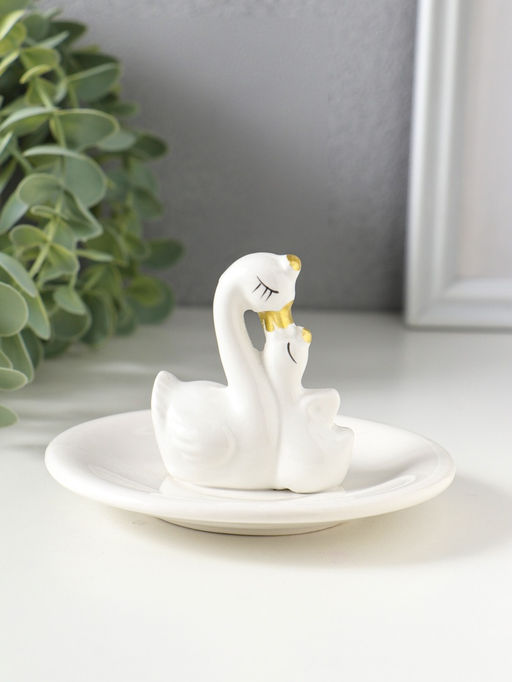 Фигурка - подставка для колец «Лебедь с малышом», керамика, белая, 10×10×7 см