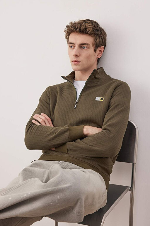 Haki Regular/Normal Kesim Dokulu Etiket Detayl_ Fermuarl_ Sweatshirt TMNAW26SW00062 - Trendyolmilla фото 2