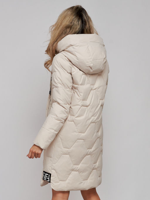 Пальто утепленное молодежное зимнее женское бежевого цвета 589899B - RoccaManer фото 6