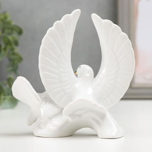 Сувенир под фарфор "Белые голуби" стразы 11,7х6х12,3 см