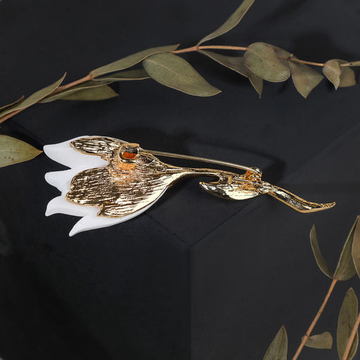 Брошь «Цветок» лилия, белая в золоте