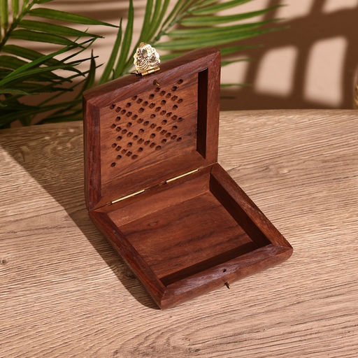 Шкатулка резная, 10×10×4 см, дерево шишам