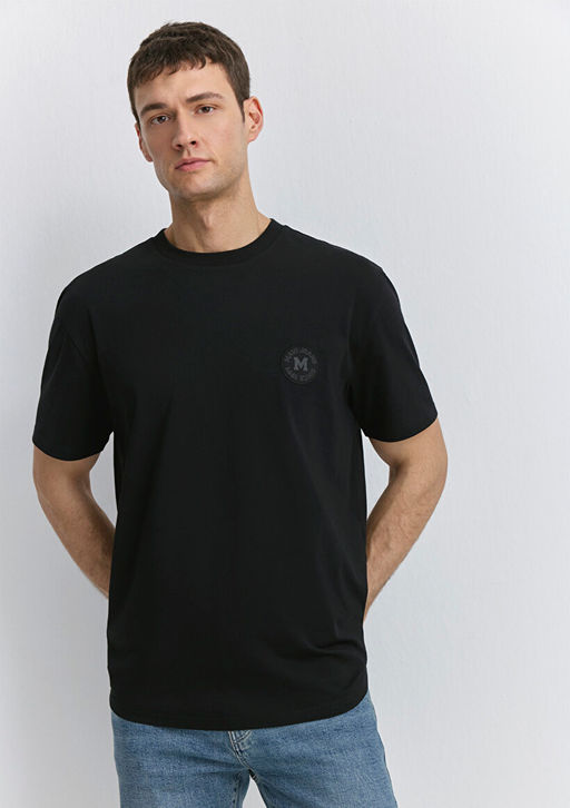 Mavi Patch Logo Bask?l? Siyah Tisort