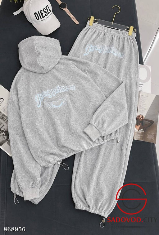 Женский спортивный костюм