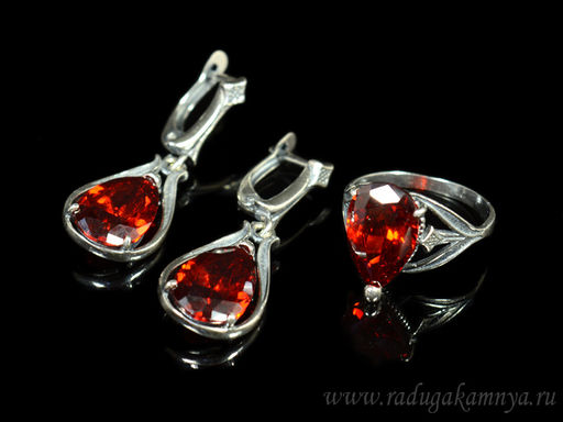 Кольцо Серьги с цирконом искусственным, цв.красный размер 19