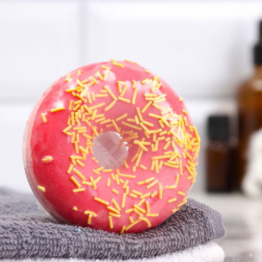 Бомбочка для ванн «красный пончик с кокосовой посыпкой» 85 г