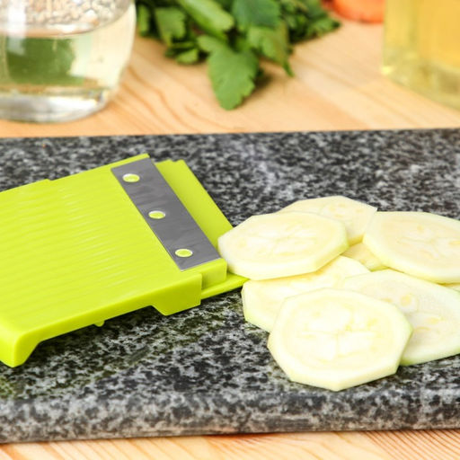 Овощерезка - шинковка со сменными насадками и контейнером Доляна Fresh Cook, 6 насадок, 14×12.5×38.1 см, белая, зелёная