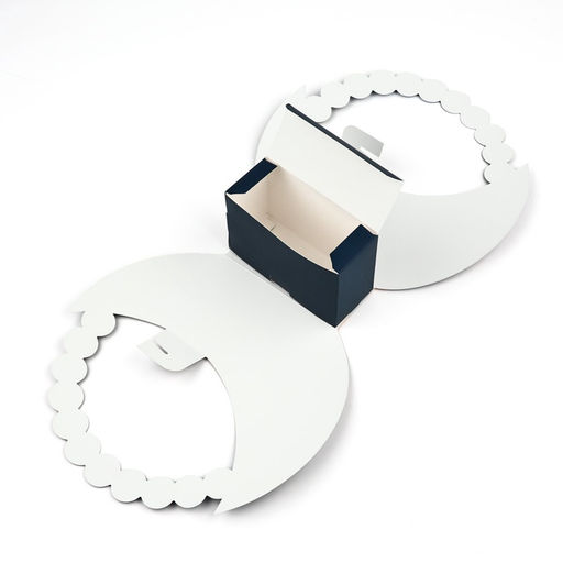 Коробка подарочная на Рамадан «С праздником!», тиснение, 23×21×5 см