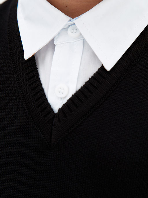 Черный вязаный жилет для мальчика