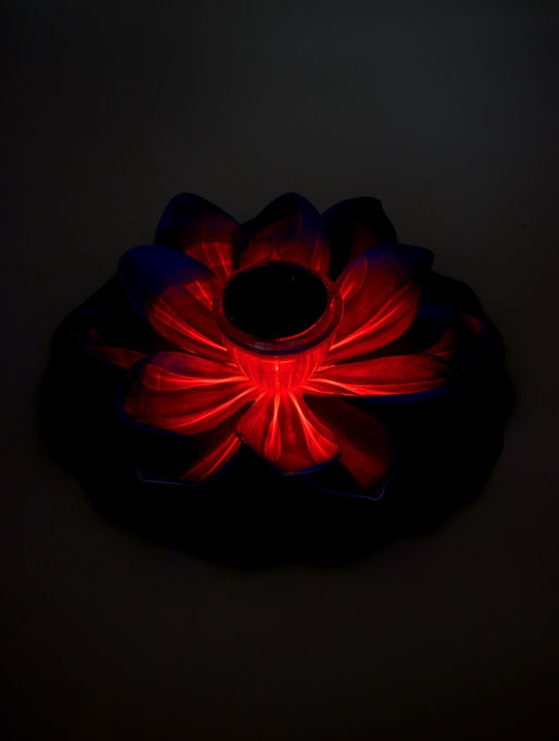 Садовый светильник для водоемов 28 х 28 х 9 см на солнечной бат-е "Лотос" фиол-ый N010