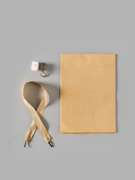 Подарочная коробка с тишью и гирляндой Present, 20 х 18 х 5 см