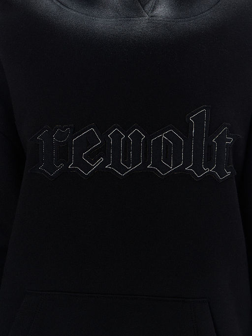 Худи женское черное с начесом и надписью Revolt - Mark formelle фото 5