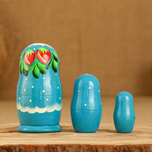 Матрёшка «Земляничка», голубое платье, 3 кукольная, 10-12 см