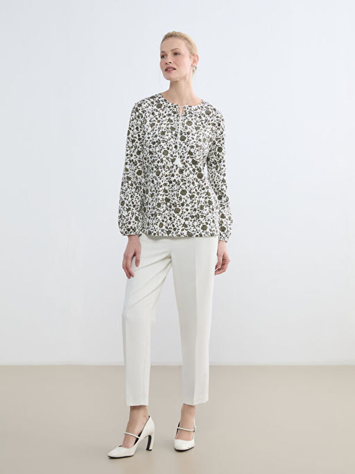 Ba?lamal? Yaka ?i?ekli Bluz