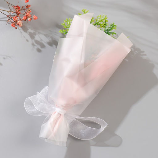 Мини-букет из мыльных лепестков для ванны «Нежно-розовая роза с зеленью», подарочный, 13 см