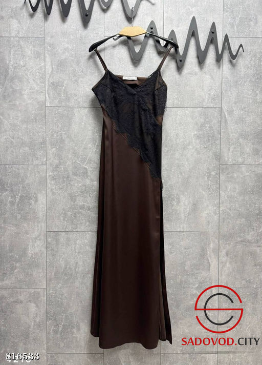 Женственное платье-комбинация с разрезом и кружевом - Bruno фото 3