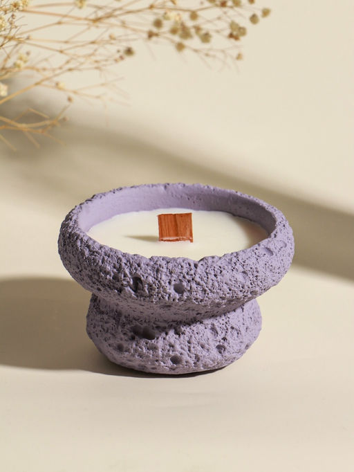 Свеча в вулканическом подсвечнике "Чаша" деревянный фитиль, сиреневая 9,3х9,3х5,5 см