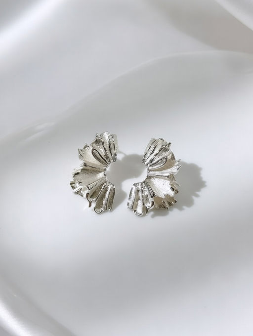 Стильные серьги