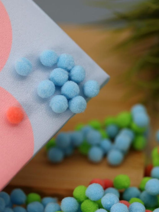 Картина из помпонов на подрамнике Draw Me! Flower, (20 х 20 см)