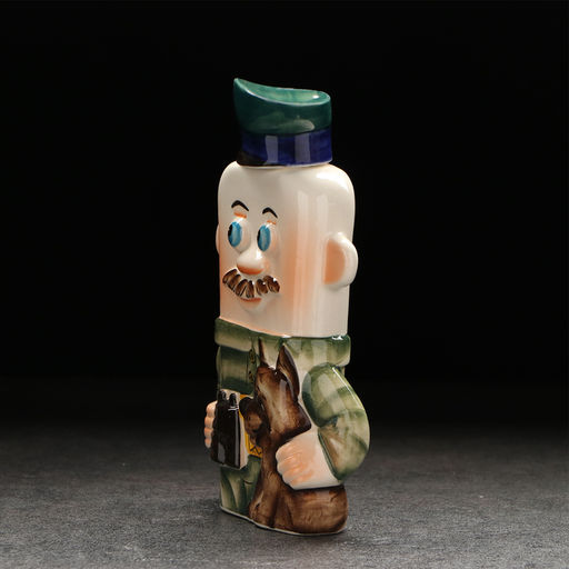 Штоф фарфоровый «Пограничник», 0.4 л, в упаковке книге