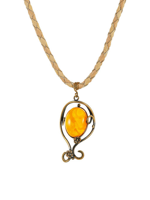 Эффектный кулон из янтаря на кожаном шнурке Винтаж