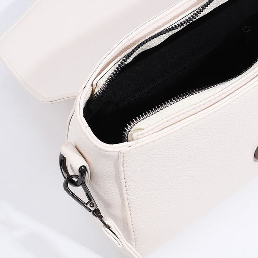 Сумка женская мессенджер на магните, 24×10×15 см, белая