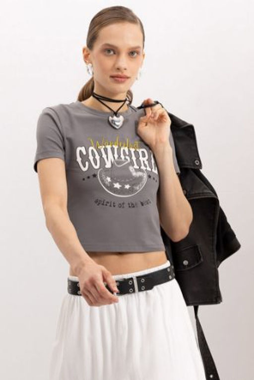 Coool Fitted Vucuda Oturan Bisiklet Yaka Bask?l? Crop K?sa Kollu Tisort