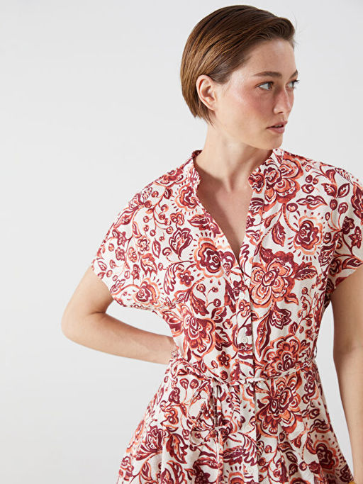 Ka??k Yaka ?i?ekli Pileli Elbise