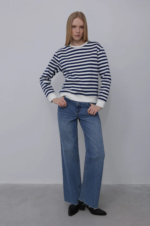 Бело-черная толстовка в горизонтальную полоску - Incity фото 7