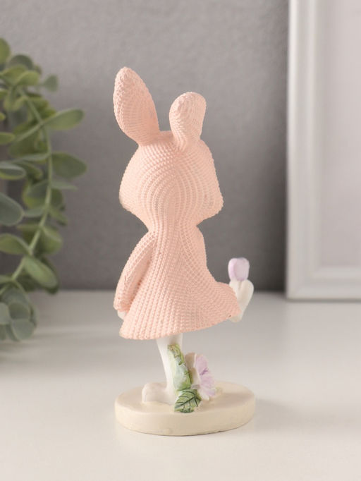 Фигурка полистоун Зайка в вязаном розовом платьице, сердечко на лапе, 8?5.5?14.5 см
