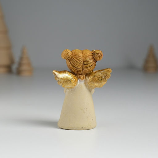 Сувенир полистоун "Ангелочек в бежевой сорочке с сердечком" 4,8х2,8х6,5 см