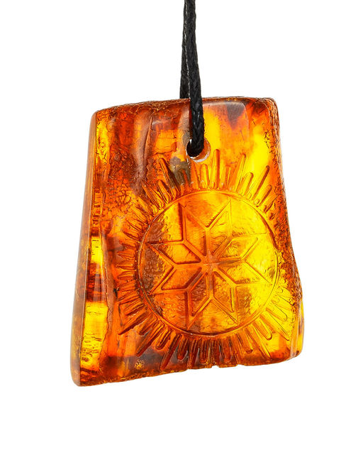 Кулон-оберег из натурального цельного янтаря с резьбой Алатырь