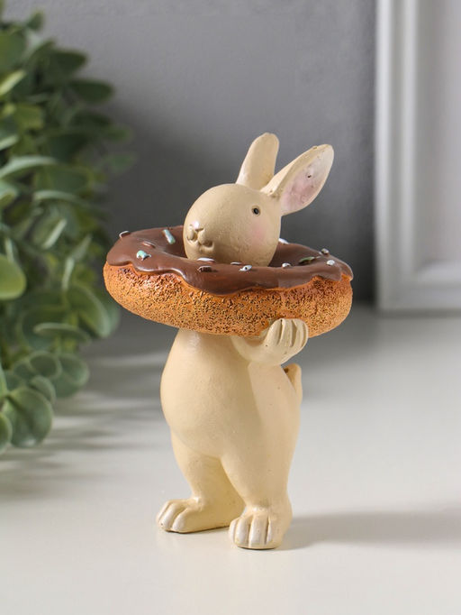 Фигурка полистоун Зайчик с пончиком в глазури на шее, 8.8?7.8?12 см