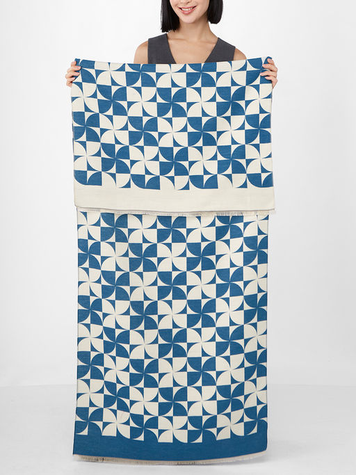 в составе ШЕРСТЬ и КАШЕМИР Большой, мягкий, теплый однотонный двусторонний палантин. - Tantino фото 2