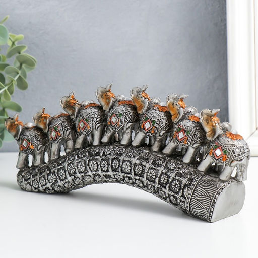Фигурка полистоун «Семь слонов на бивне с цветами», серебро, 21×4×9.8 см
