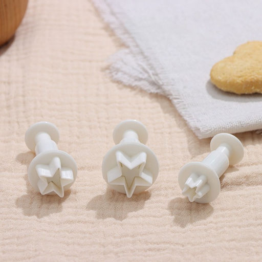 Цена за 2 шт. Плунжеры кондитерские Доляна Звёздочка, набор 3 шт.: d=2 см, d=2.2 см, d=2.5 см, пластик, белые