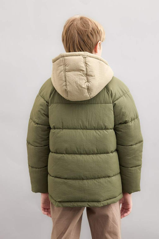 Водоотталкивающее пуховик с капюшоном и застежкой-молнией для мальчиков - Defacto фото 5