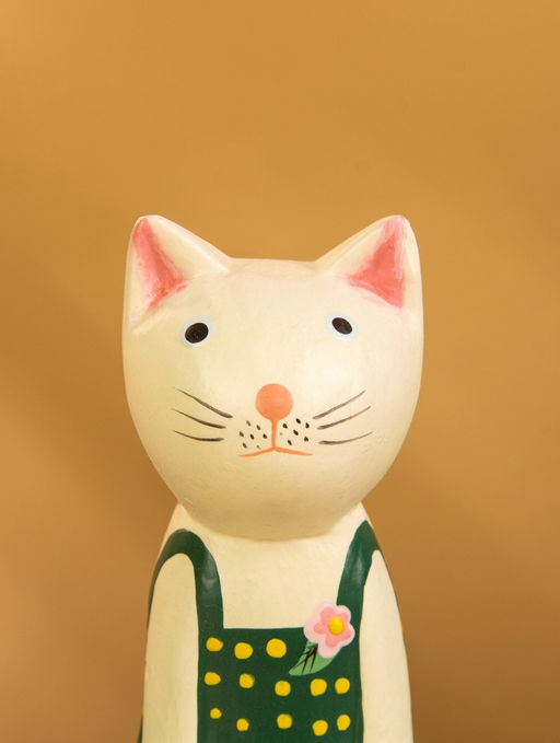 Сувенир «Белая кошка в зелёном платье», 9×5×15.5 см, дерево