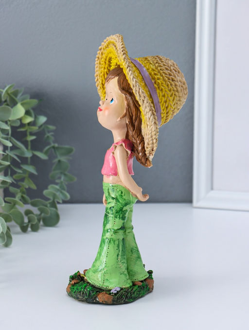 Фигурка полистоун «Малышка в большой соломенной шляпе», 8.5×11.5×24 см