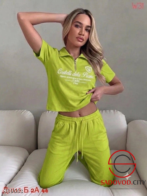 Женский спортивный костюм